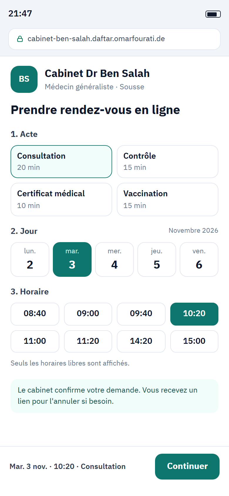 Aperçu sur téléphone de la page de réservation en ligne d'un cabinet : choix de l'acte, du jour et d'un horaire libre.
